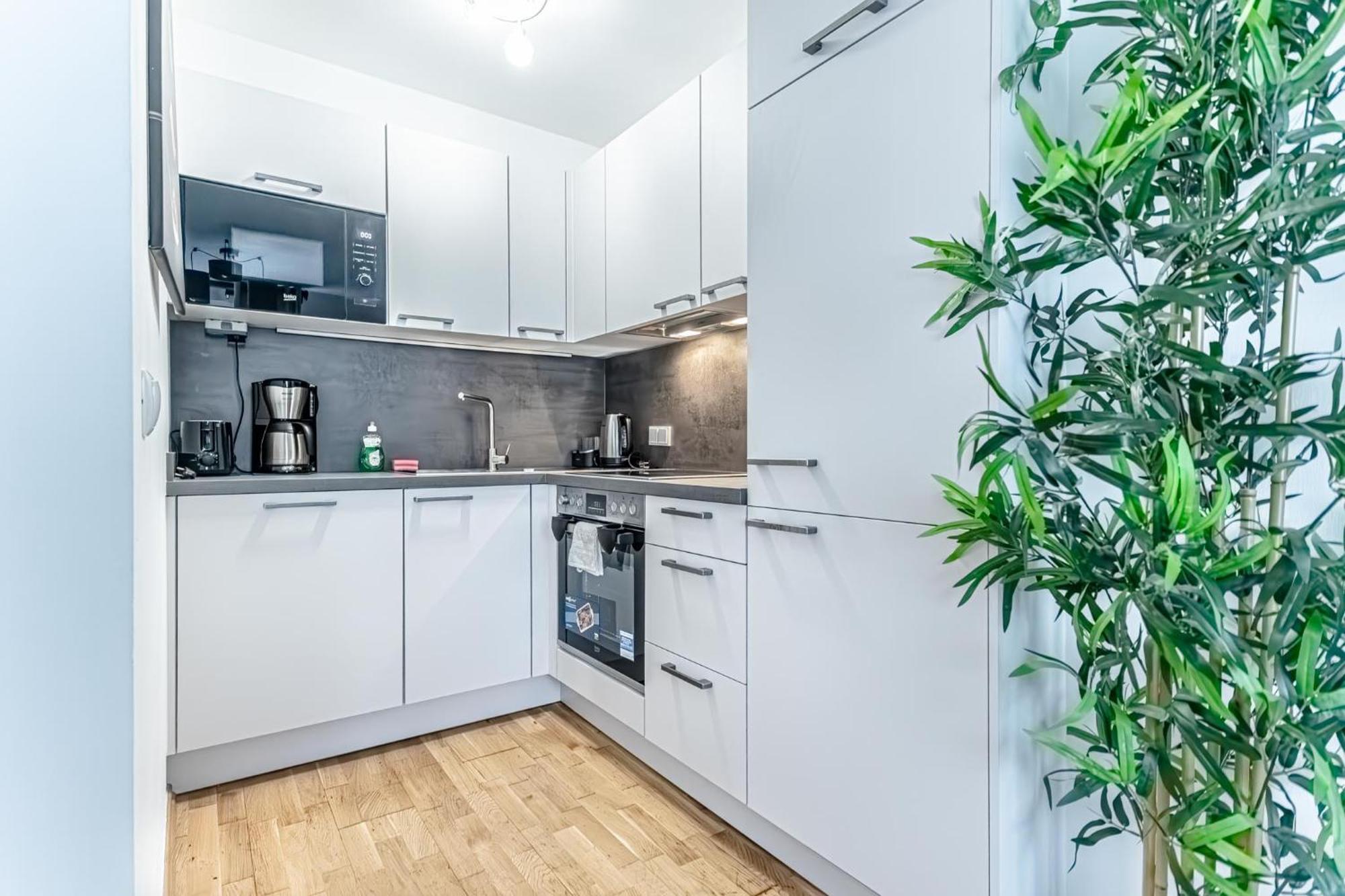 Apartmán Charming 1Br, Steps From Reumannplatz U1 Vídeň Exteriér fotografie